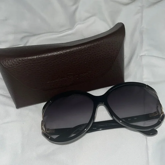Salvatore Ferragamo | Accessories | Authentic Ferragamo  display picture 1